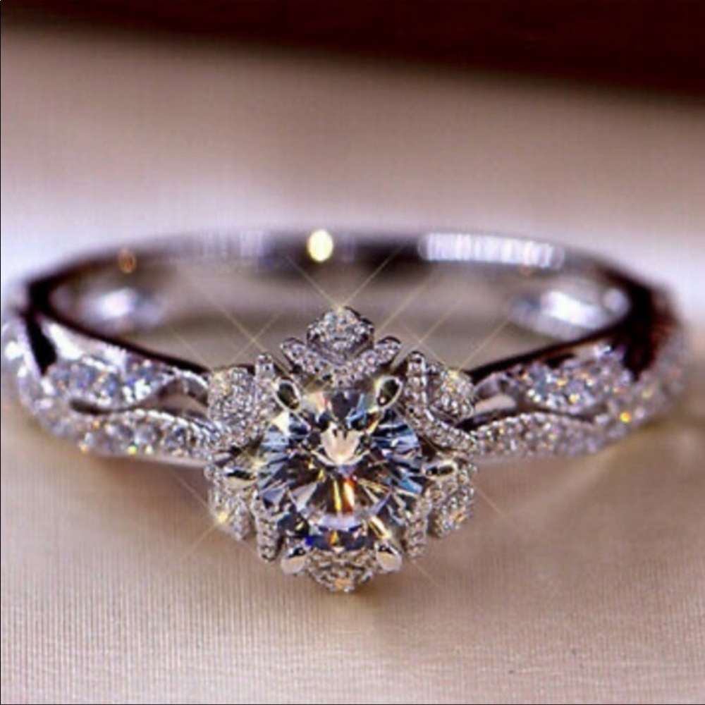 New Women’s 925 Sterling Silver Sapphire Ring